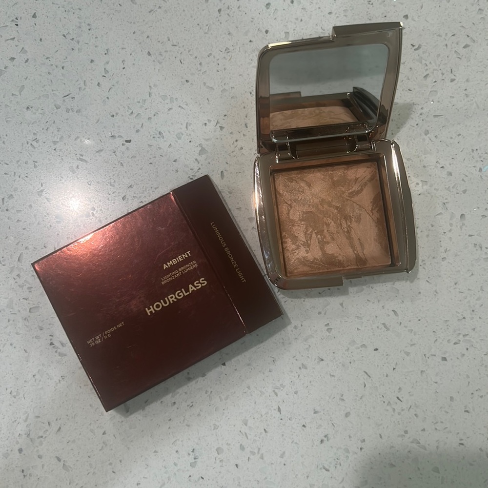 Hourglass, ambient lighting bronzer